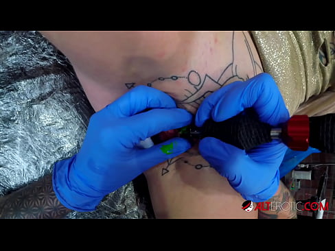 ❤️ Extremadamente tatuado hottie Sully Savage consiguió un tatuaje en su clítoris ❤️❌ Porno en es.pornobot.ru ❌️❤️❤️❤️❤️❤️❤️❤️